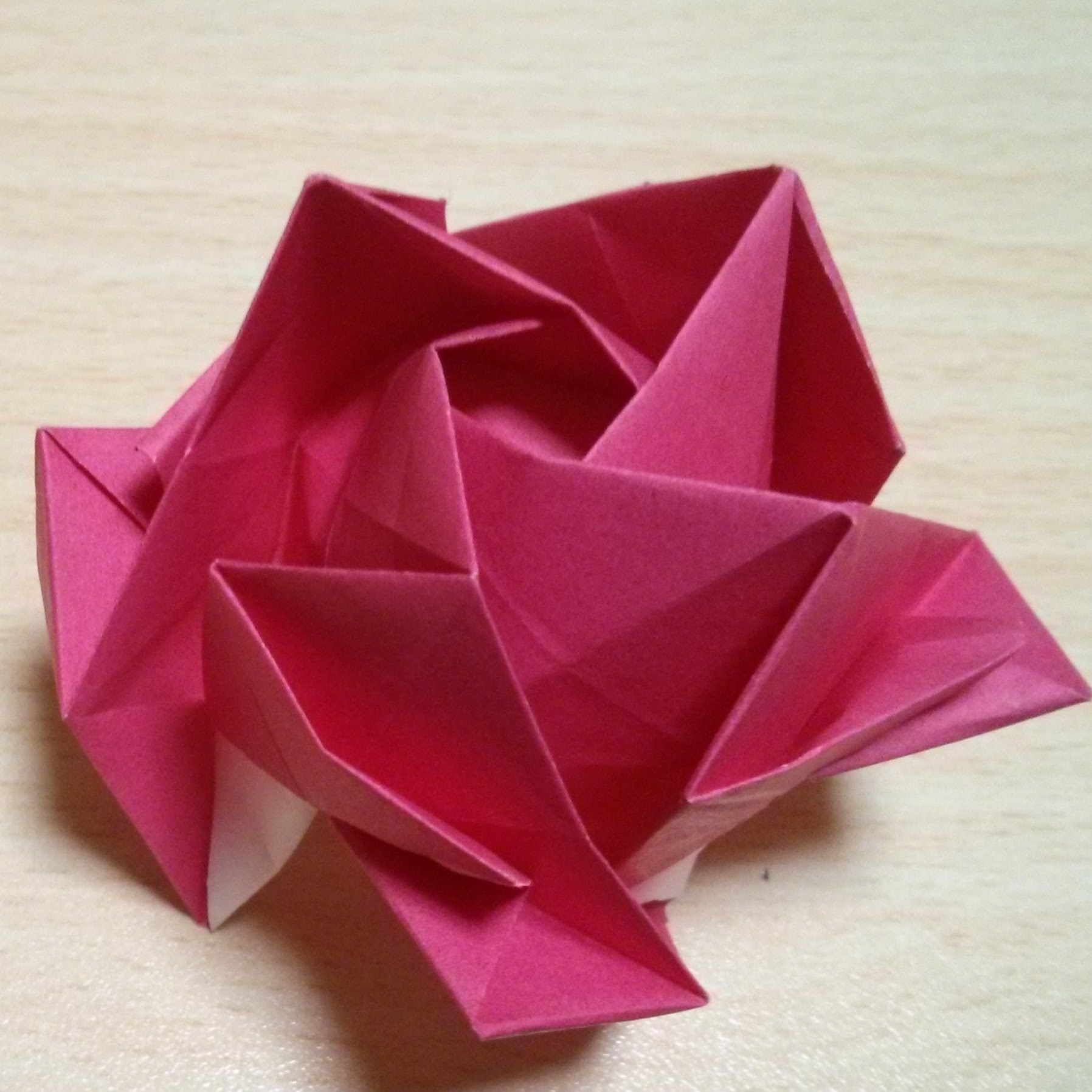 折り紙で作る立体 平面のお花9選 簡単初心者向け 難しい中級者向けまで 暮らし の