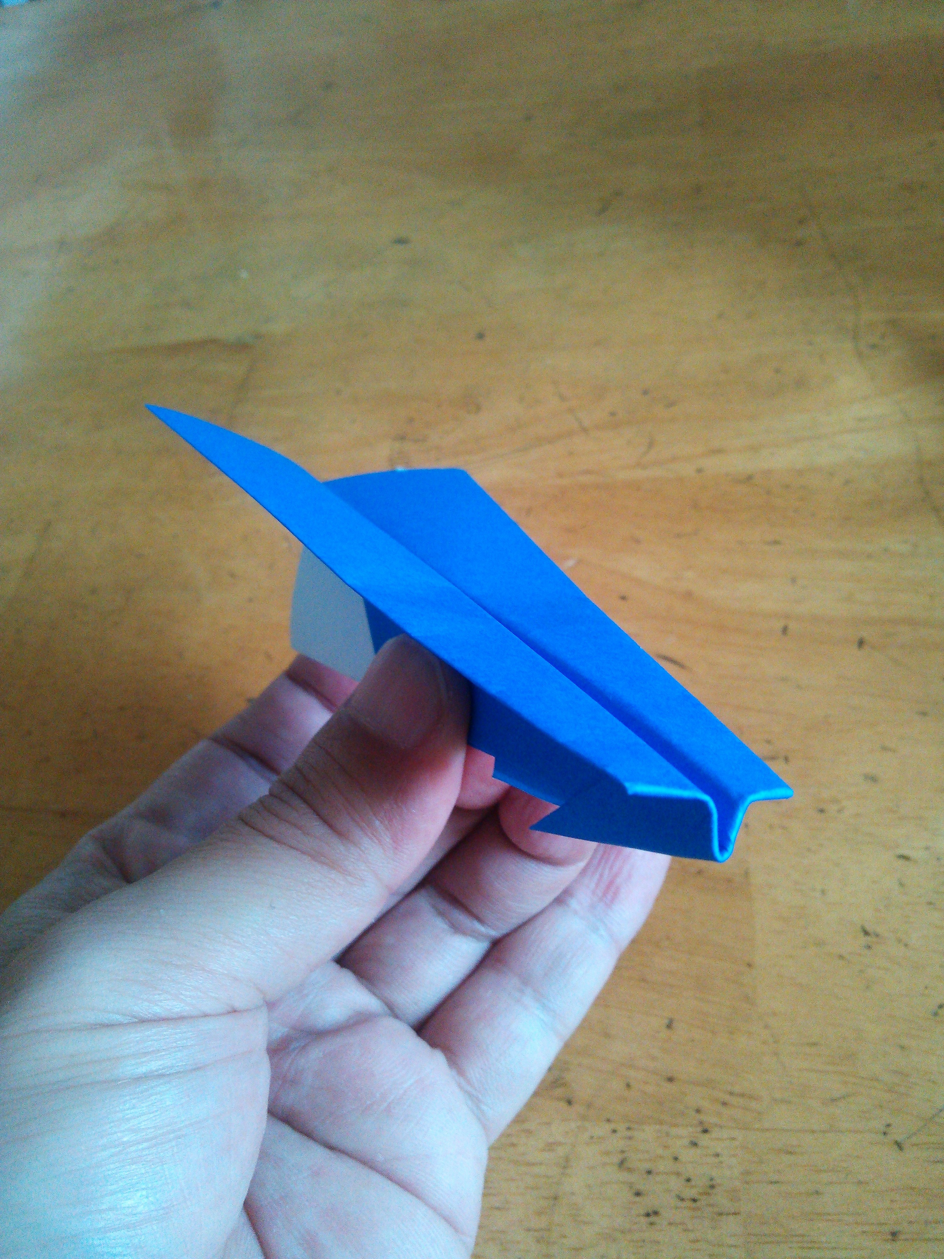 折り紙でめっちゃよく飛ぶ最強 紙飛行機 の作り方４選 意外に簡単 Kurashi No