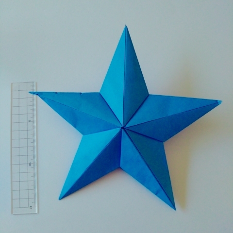 折り紙で作る 立体星 の折り方まとめ 簡単にできる立体ユニットも解説 暮らし の