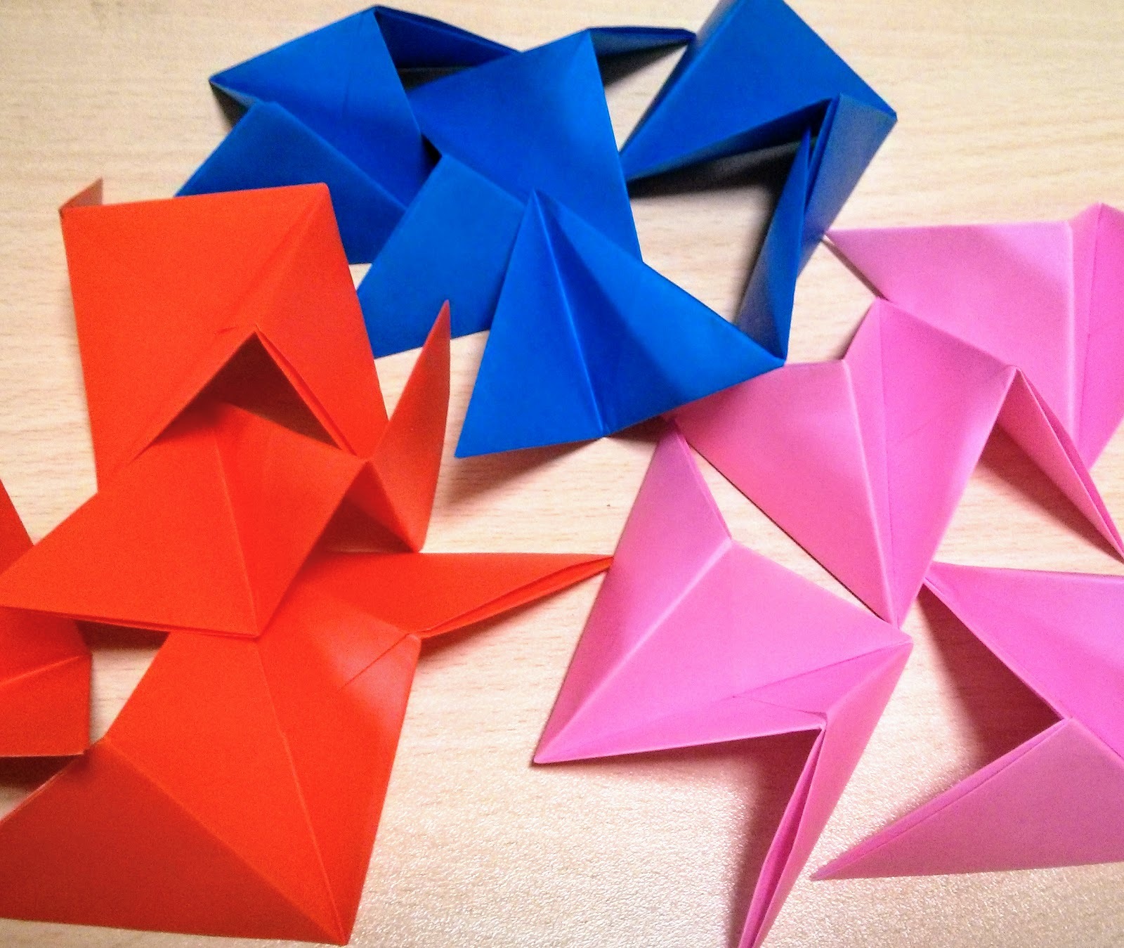 折り紙でボール作り ユニット折り紙での くす玉 の作り方 組み立て方 Kurashi No