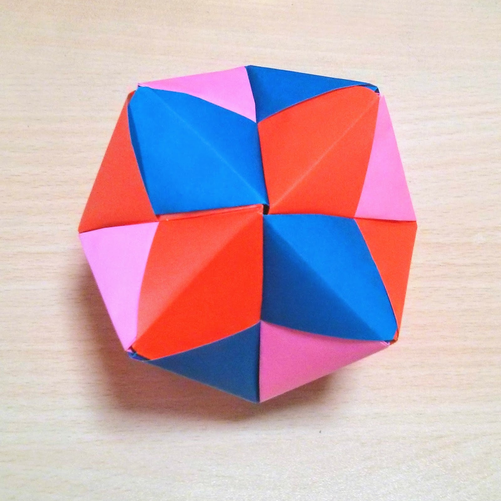 折り紙でボール作り ユニット折り紙での くす玉 の作り方 組み立て方 暮らし の
