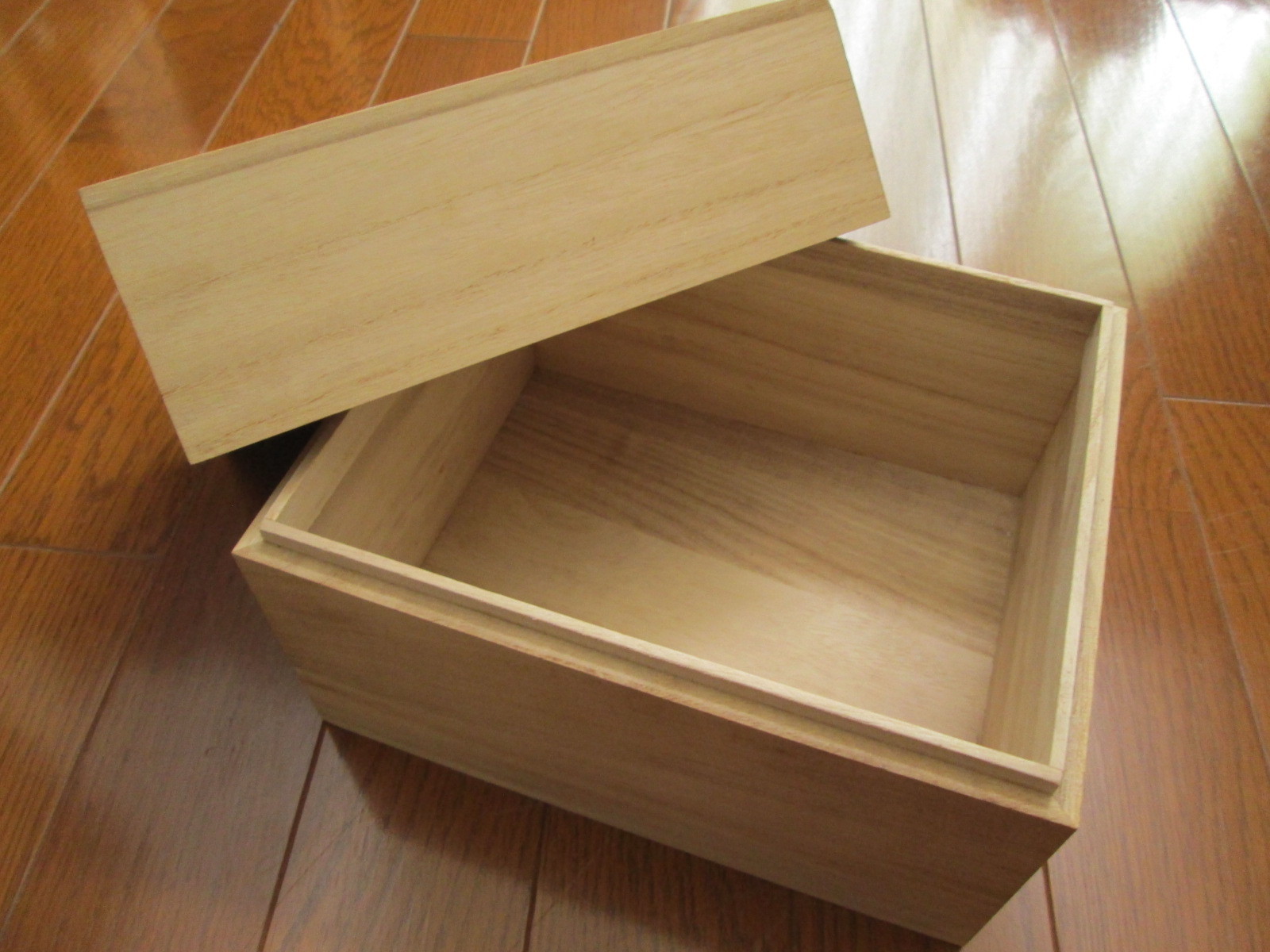 DIYで木箱作り！簡単手作りできる作り方や設計図を解説！蓋付きも簡単？ | 暮らし〜の