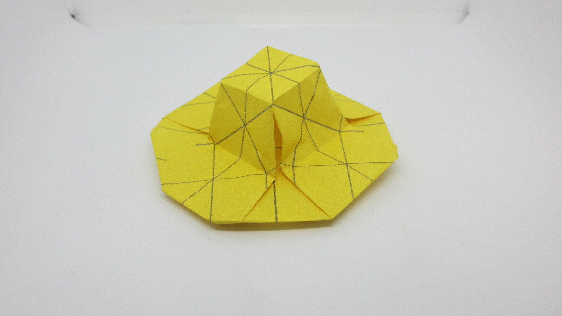 折り紙で作る 帽子 6選 簡単で楽しい立体でかぶれる折り方もご紹介 暮らし の