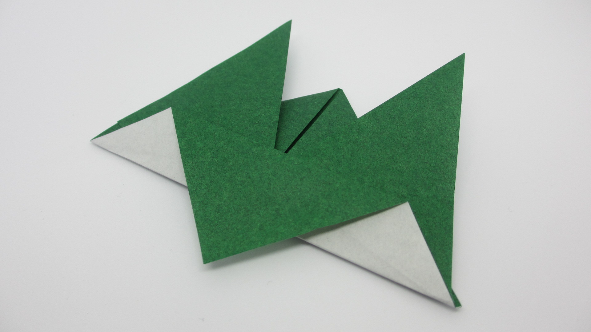 折り紙で作る 帽子 6選 簡単で楽しい立体でかぶれる折り方もご紹介 暮らし の
