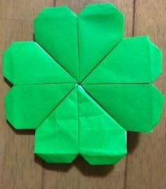 四葉のクローバー 折り紙の折り方 簡単な平面や難しい立体の作り方を解説 3ページ目 暮らし の