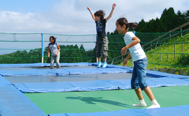 関西でトランポリンで遊べる施設１３選 大人も子供も愉しめる人気施設はココ Kurashi No
