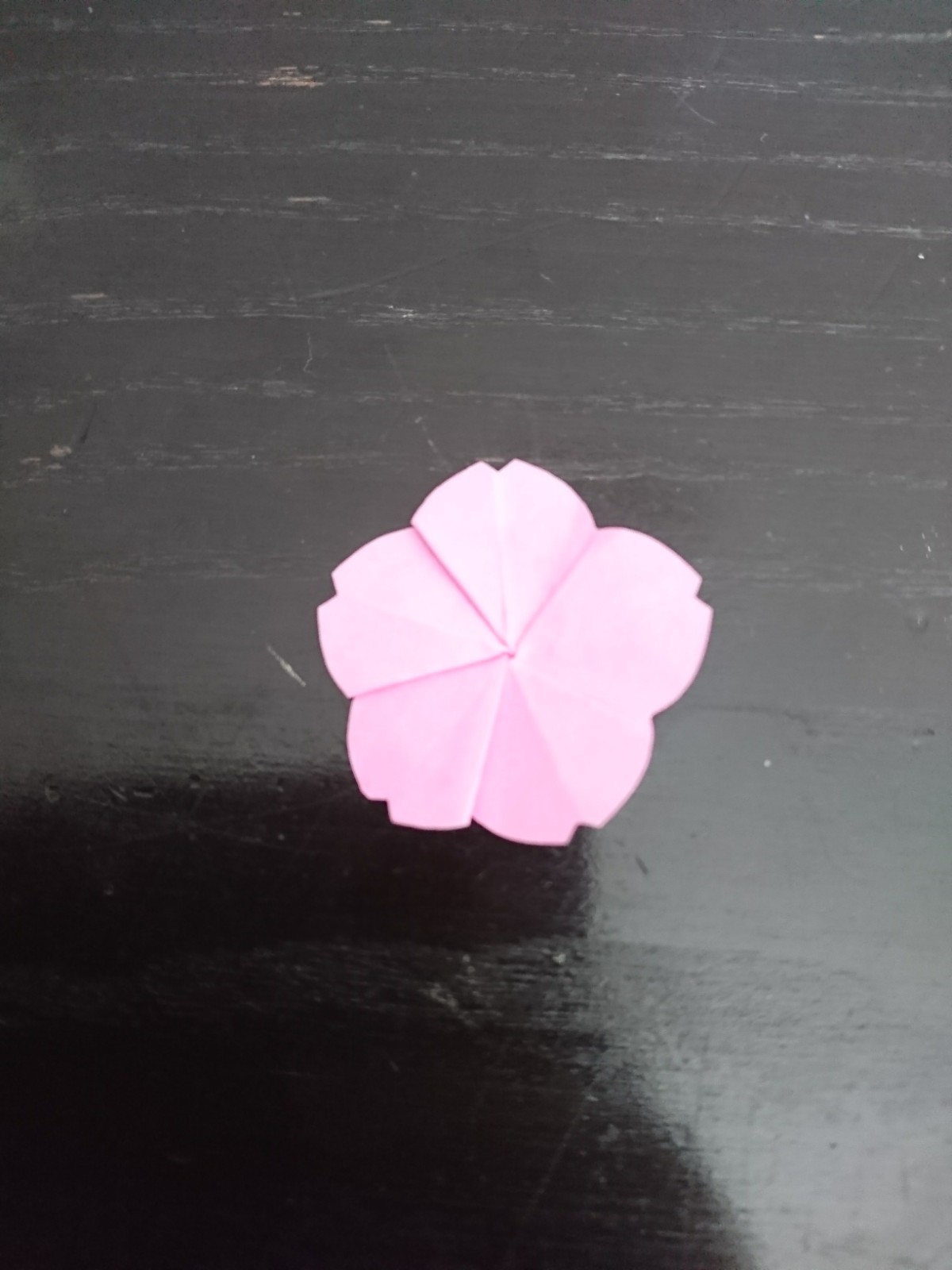 桜の折り紙の作り方は 装飾に使える平面と立体2種類の簡単な折り方をご紹介 暮らし の