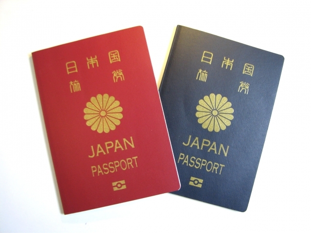 日本のパスポートは何色ある 種類ごとの色の違いや意味をご紹介 暮らし の