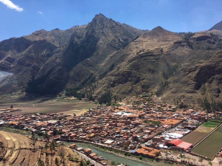 アンデス山脈付近の街並み