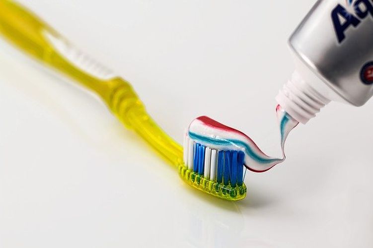 歯ブラシについた歯磨き粉