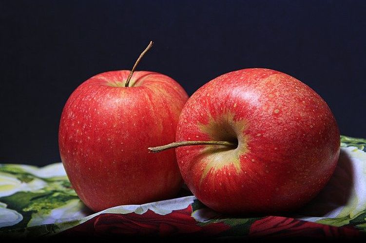 2個並んだりんご