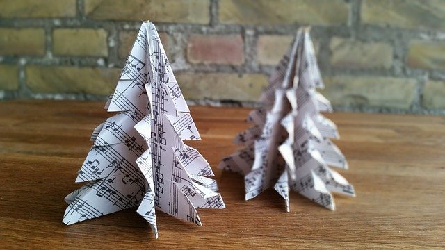 折り紙で作るクリスマスの飾り12選 飾る種類別に簡単で可愛い折り方を解説 Kurashi No