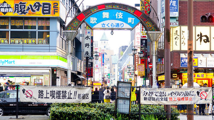 歌舞伎町のアーケード