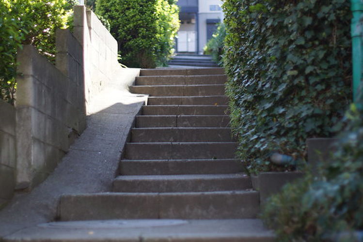 階段のある道