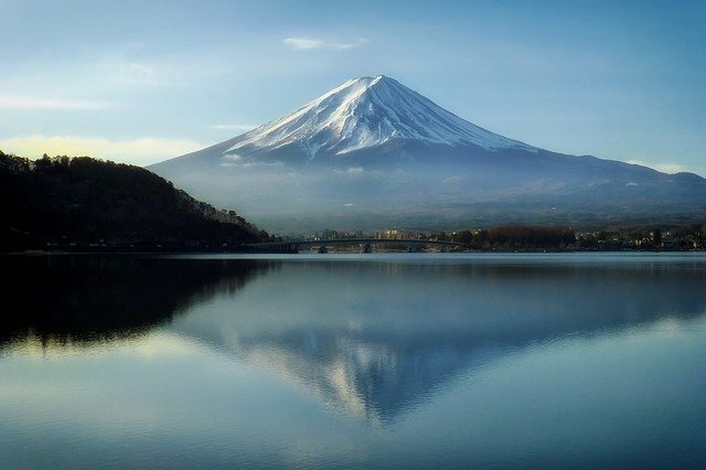 湖に映った富士山