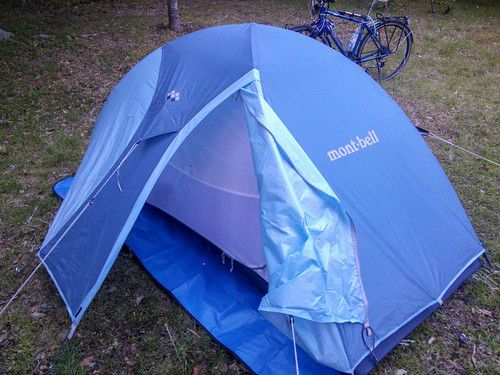 青いテント