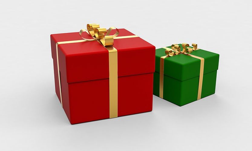 赤と緑のプレゼントボックス
