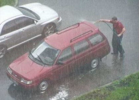 洗車は雨の日が良いって本当 意外に知らないメリットと洗車方法を解説 暮らし の