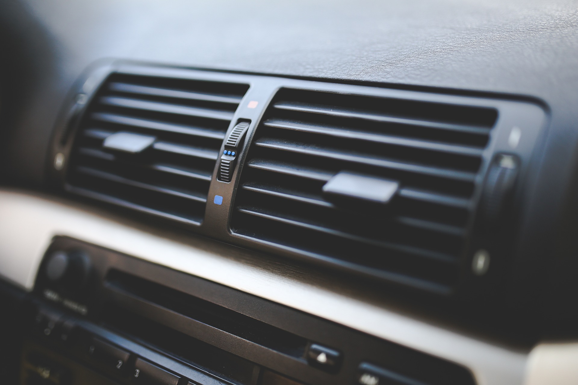 車のエアコンが効かない原因とボタンの使い分け方を解説 燃費に影響する 暮らし の