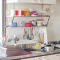 狭いキッチンを便利に使う収納術11選！スペースのアイデア活用方法もご紹介！