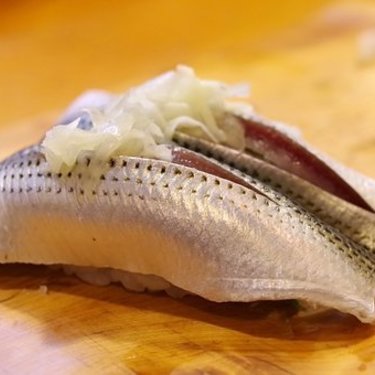 コハダとは お寿司でも有名な魚の生態や美味しい食べ方 さばき方をご紹介 暮らし の