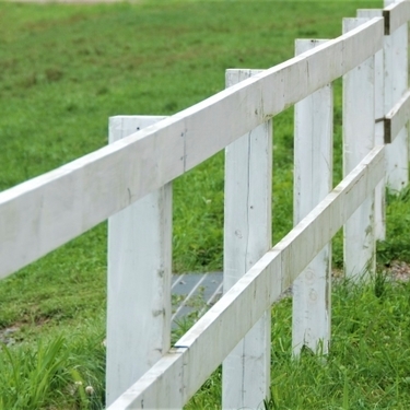 Diyで柵を作る 家のフェンスや目隠しを安く手作りできる作り方をご紹介 暮らし の