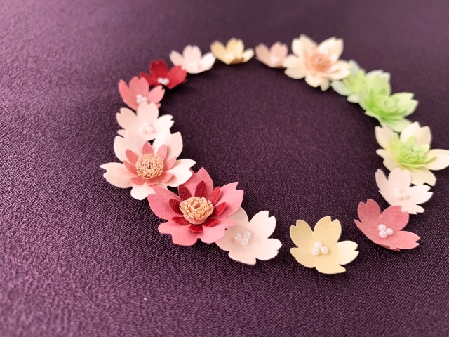 ペーパークラフトでおしゃれかわいい花を作るには 簡単な作り方をご紹介 Kurashi No