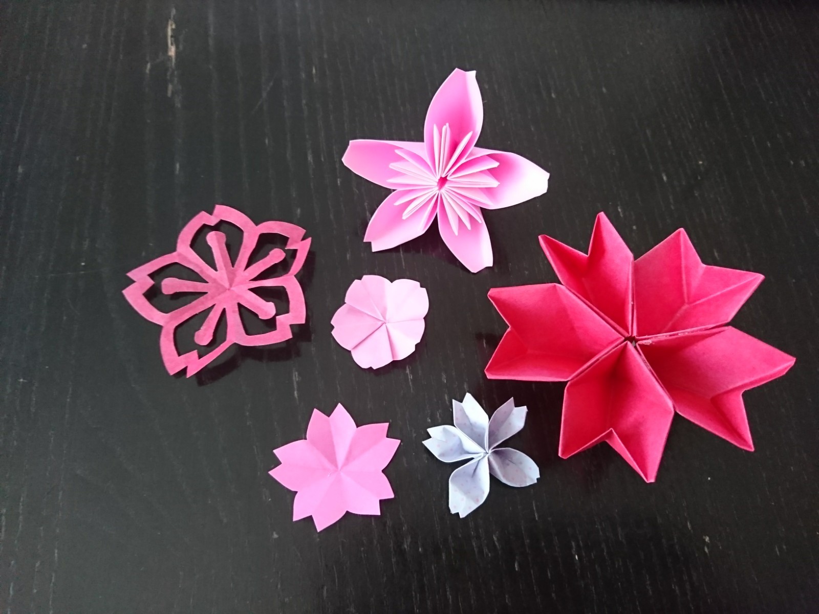 桜の折り紙の作り方は 装飾に使える平面と立体2種類の簡単な折り方をご紹介 2ページ目 暮らし の