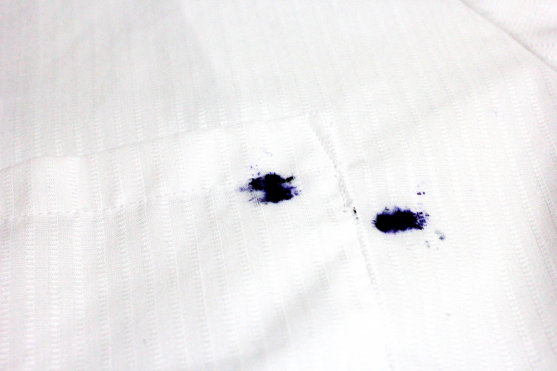 簡単 油性ペンを消す方法を紹介 床の落書き 布服のマジック汚れも綺麗さっぱり 3ページ目 暮らし の