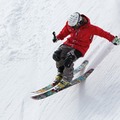 スキー初心者に向けた滑り方講座！初めに覚えるべき曲がり方&止まり方を解説！