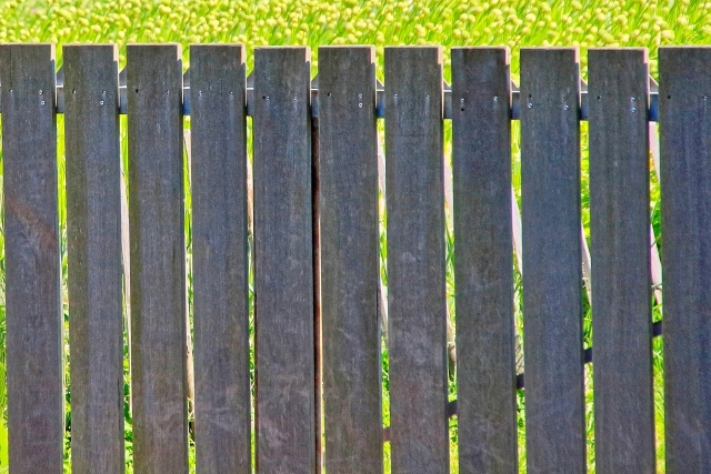 目隠しフェンスの簡単な作り方 おしゃれなフェンスを安く自作して庭を彩ろう 2ページ目 暮らし の