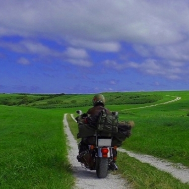 バイクでキャンプツーリング 必要な持ち物やコンパクトに収納する方法を徹底解説 暮らし の