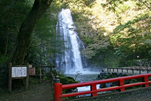 大阪のおすすめ滝スポット13選 大自然に癒やされること間違いナシの絶景名所はココ 暮らし の