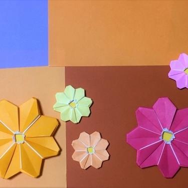 手軽にサクッとできる 折り紙で作るコスモスの折り方6選 プレゼントや飾りに 3ページ目 暮らし の