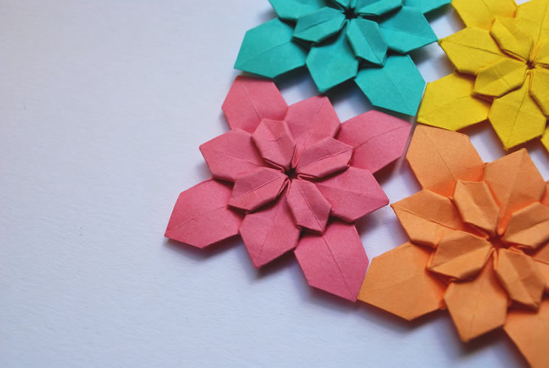 折り紙 簡単でおしゃれなコースターの折り方10選 子供もできる作り方はコレ Kurashi No
