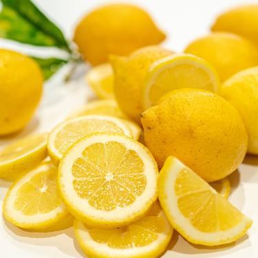 レモン 檸檬 の花言葉まとめ 花と果実別に花言葉の意味や由来をご紹介 暮らし の