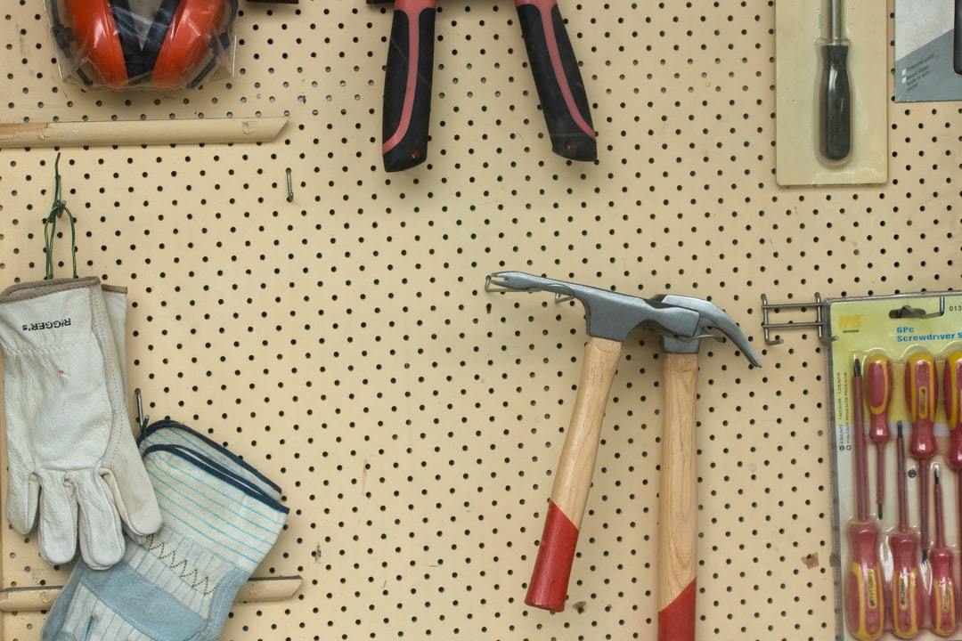 道具不要で簡単】木工クランプの自作方法を解説！DIYに必要な材料や注意点も！ | 暮らし〜の
