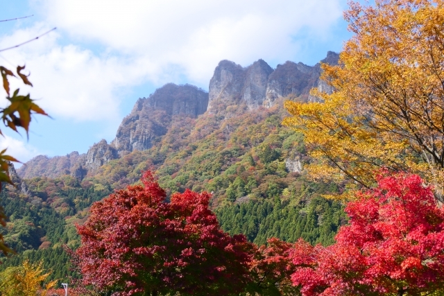 登山客にも大人気 妙義山の紅葉時期 見所をご紹介 周辺には景色抜群の観光名所も 暮らし の