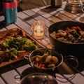 スキレットとダッチオーブンの違いとは？キャンプでの使い勝手や適した料理を比較！