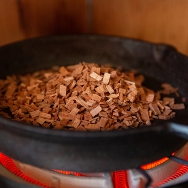 ニトリのスキレットが燻製鍋としても使える 使い方やおすすめ食材 注意点も紹介 暮らし の